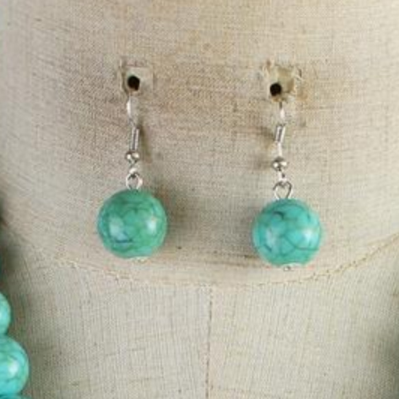 Three Layers Turquoise Lucite Beads Necklace - Picture 3 of 3